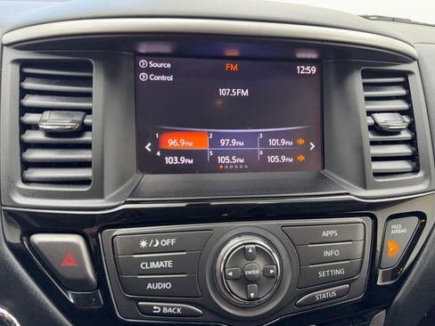 Used 2018 Nissan Pathfinder SV image 28