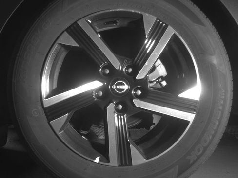 Used 2025 Nissan Sentra SV FWD image 14