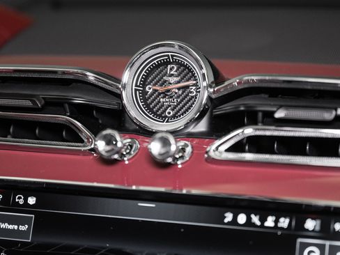 Used 2025 Bentley Bentayga image 37