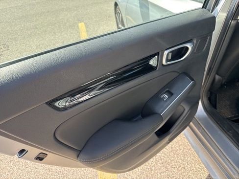 Used 2023 Honda Civic Touring image 9