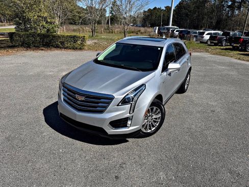 Used 2017 Cadillac XT5 Luxury image 2