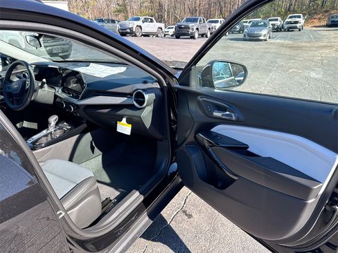 New 2026 Chevrolet Trax LT image 30