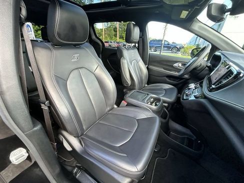 Used 2023 Chrysler Pacifica Touring-L w/ S Appearance Package AWD/4WD image 26