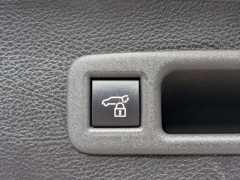 Used 2026 Toyota Sienna XLE FWD image 34