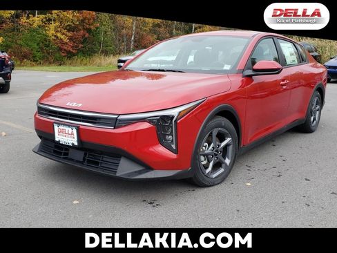 New 2025 Kia K4 LXS image 1