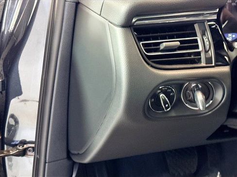 Certified 2026 Porsche Macan AWD/4WD image 10