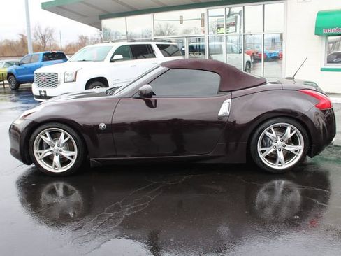 Used 2010 Nissan 370Z Touring w/ Sport Pkg image 5
