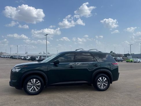 Certified 2023 Nissan Pathfinder SL w/ Black Appearance Package FWD image 12