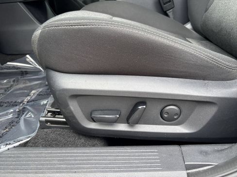 Used 2025 Nissan Rogue SV AWD/4WD image 18