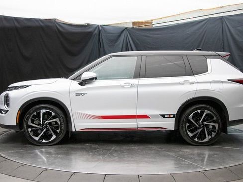 Used 2024 Mitsubishi Outlander SE image 9