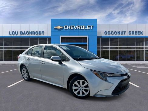 Used 2024 Toyota Corolla LE FWD image 5