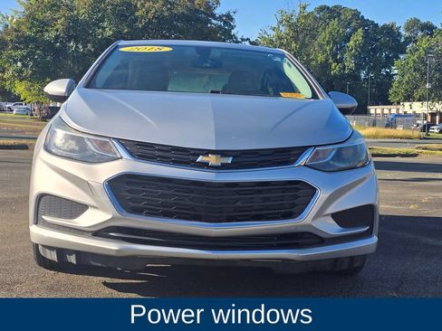 Used 2018 Chevrolet Cruze LT FWD image 5