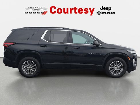 Used 2023 Chevrolet Traverse LT AWD/4WD image 2