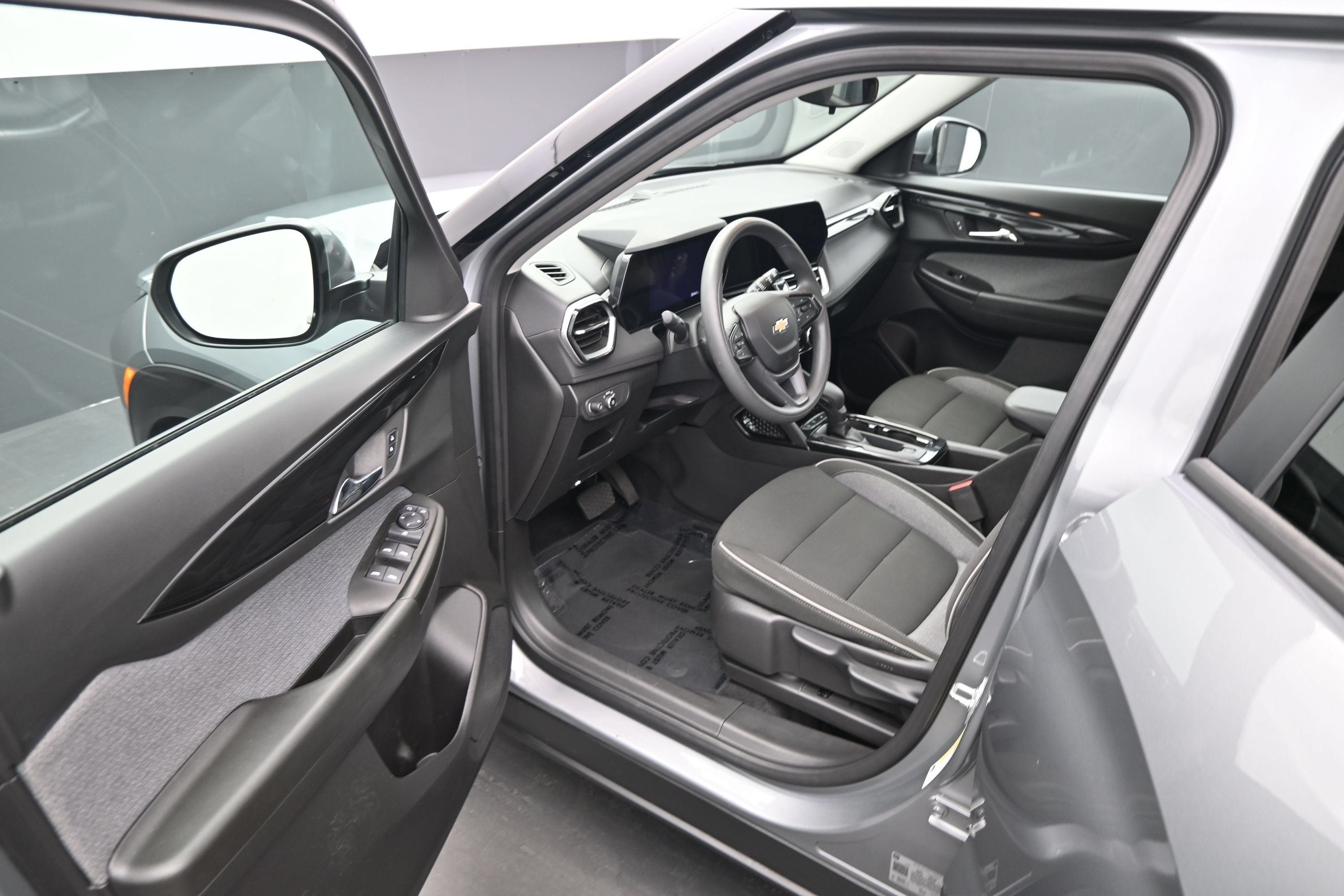 Used 2025 Chevrolet TrailBlazer LT FWD image 12