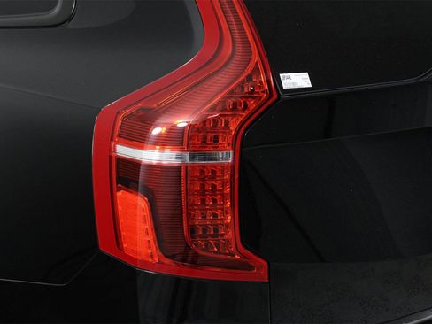 Certified 2024 Volvo XC90 T8 Plus w/ Protection Package Premier image 18