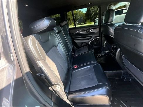 Used 2022 Jeep Grand Cherokee Altitude AWD/4WD image 27