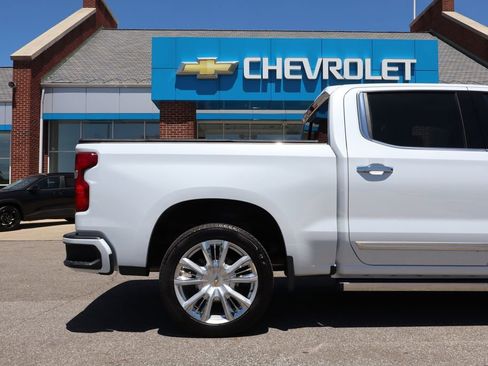 Used 2026 Chevrolet Silverado 1500 High Country w/ High Country Premium Package AWD/4WD image 40