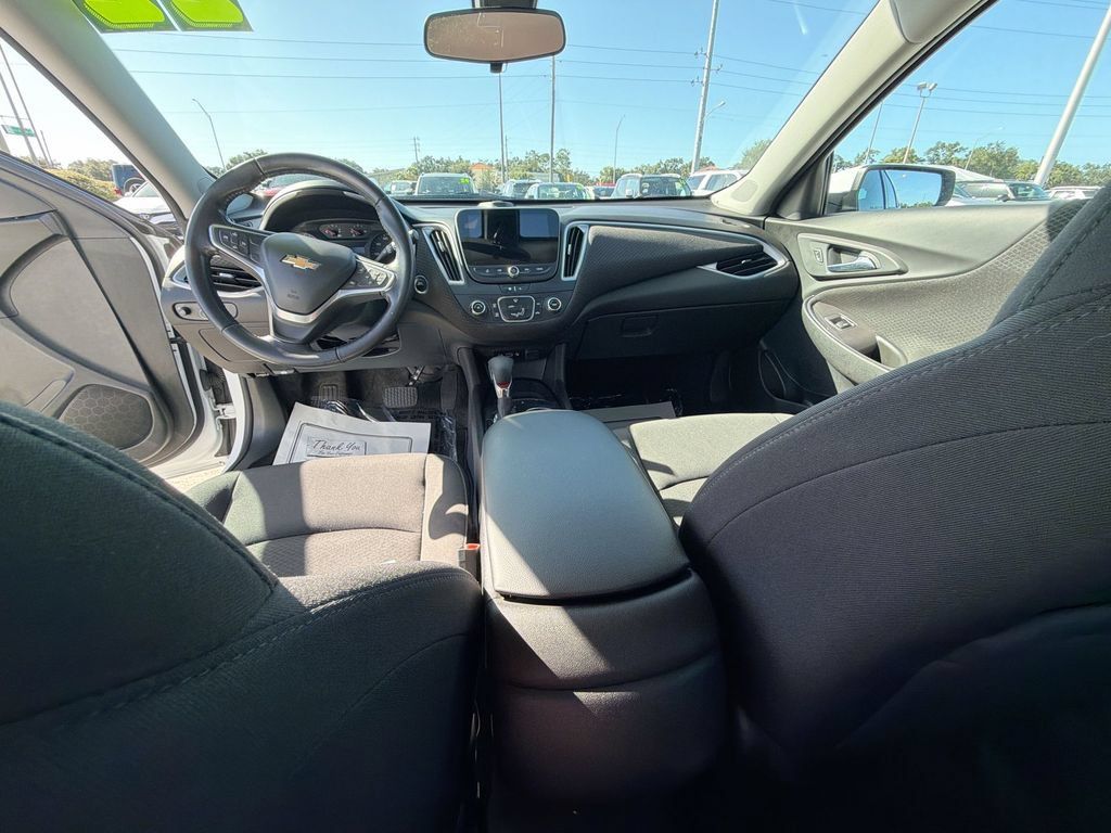Used 2022 Chevrolet Malibu RS FWD image 11