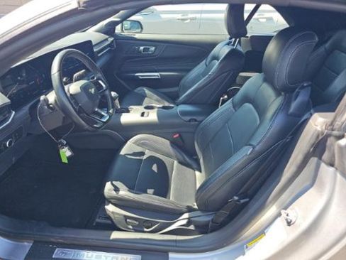 Used 2025 Ford Mustang Premium RWD image 4