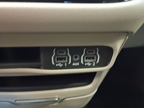 Used 2023 Chrysler Pacifica Touring-L FWD image 34