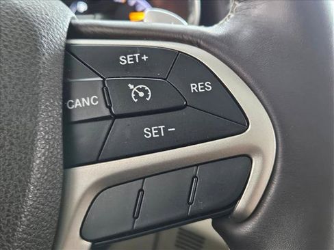 Used 2015 Jeep Grand Cherokee Overland RWD image 12