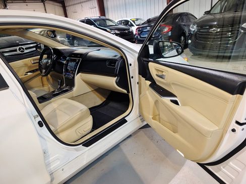 Used 2017 Toyota Camry XLE FWD image 28