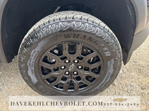 Used 2024 Chevrolet Colorado Trail Boss w/ Technology Package image 35