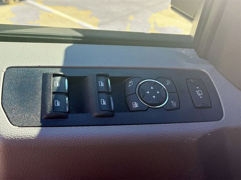 Used 2019 Ford F350 XLT w/ XLT Premium Package image 17