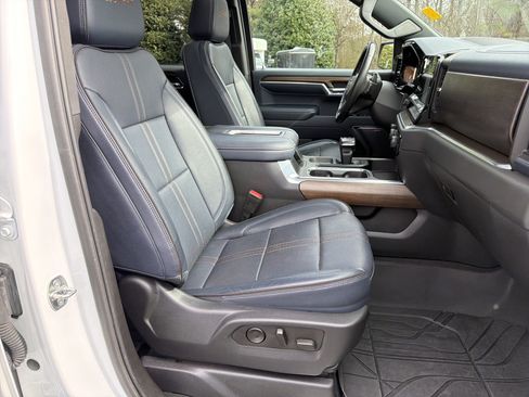 Used 2022 Chevrolet Silverado 1500 High Country w/ High Country Premium Package image 13