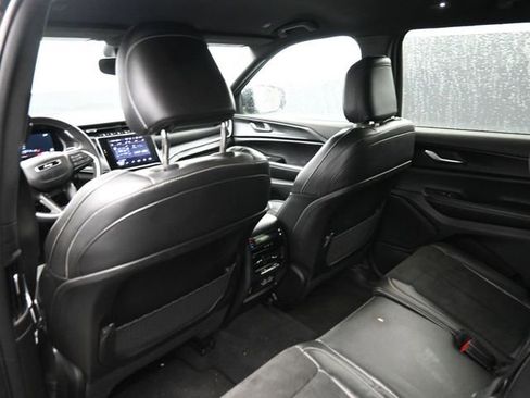 Used 2024 Jeep Grand Cherokee L Laredo image 37