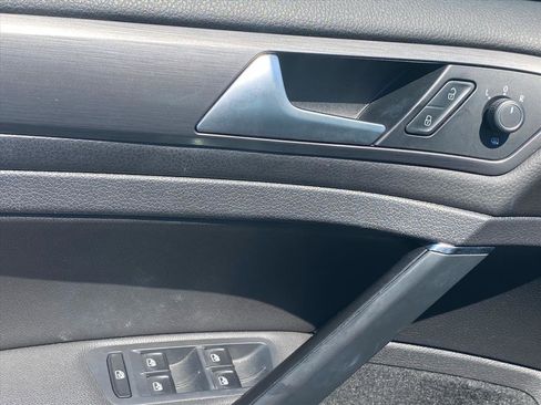 Certified 2020 Volkswagen Golf 4-Door FWD image 18
