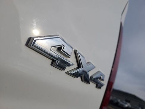 Used 2018 RAM 1500 Classic SLT image 17