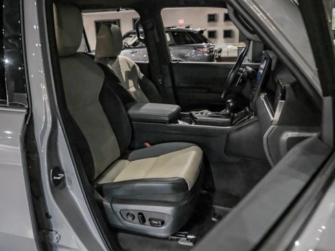 Used 2024 Lexus GX 550 AWD/4WD image 32