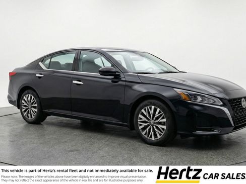 Used 2025 Nissan Altima 2.5 SV image 1