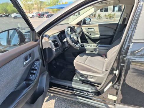 Used 2023 Nissan Rogue SV image 11