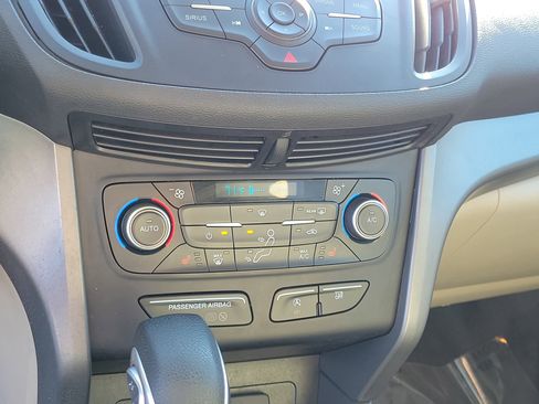 Used 2018 Ford Escape SE image 27