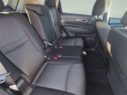 Used 2019 Nissan Rogue SV w/ Premium Package image 17