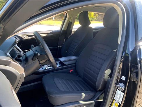 Used 2018 Ford Fusion SE w/ Fusion SE Technology Package FWD image 23