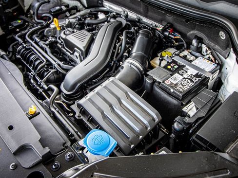 New 2026 Volkswagen Taos SE image 24