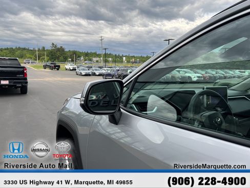 Used 2025 Toyota RAV4 XLE AWD/4WD image 5