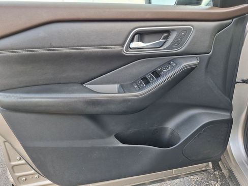 Used 2021 Nissan Rogue SL FWD image 12