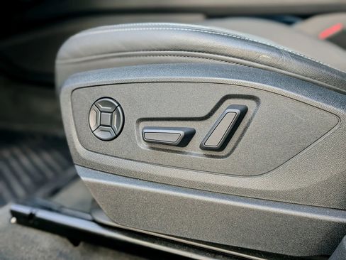 Used 2021 Audi e-tron Premium w/ Towing Package image 23