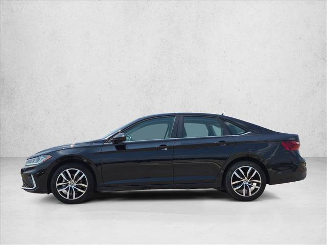 Used 2025 Volkswagen Jetta SE FWD image 5