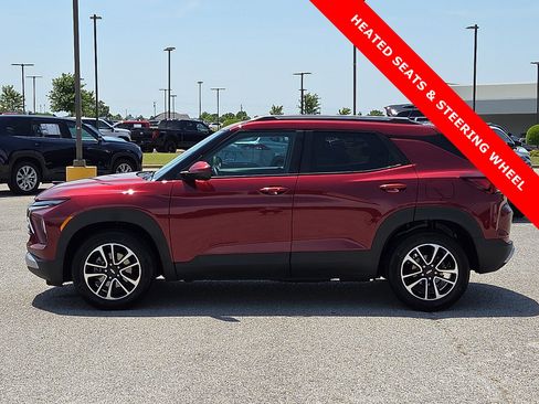 Used 2024 Chevrolet TrailBlazer LT w/ LT Cold Weather Package FWD image 3