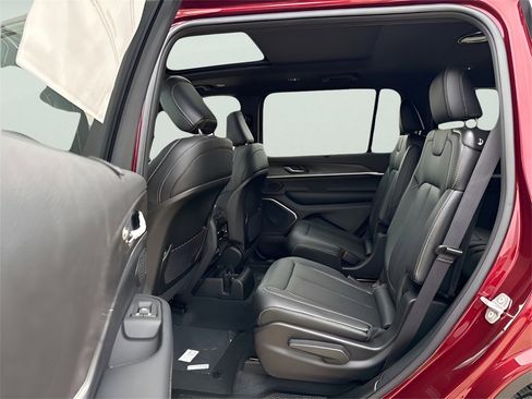 New 2025 Jeep Grand Cherokee L Limited w/ Luxury Tech Group II image 34