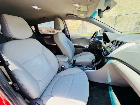 Used 2013 Hyundai Accent SE FWD image 13