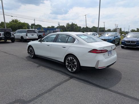 Used 2024 BMW 540i xDrive w/ Premium Package AWD/4WD image 3