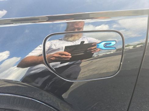 Used 2022 Jeep Grand Cherokee Overland w/ Luxury Tech Group IV image 9