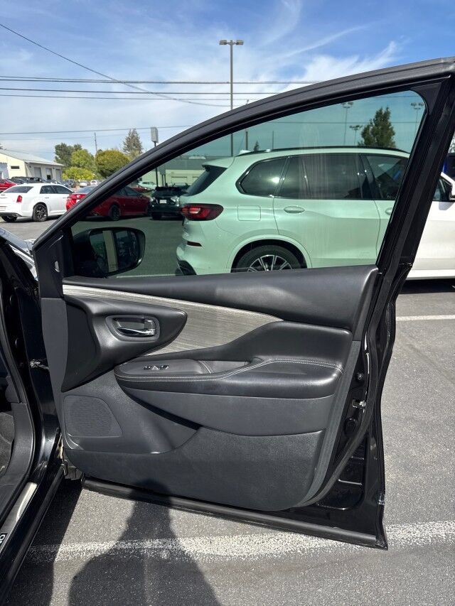 Used 2018 Nissan Murano SL AWD/4WD image 16