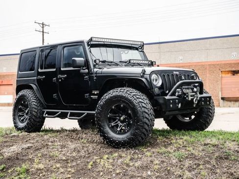 Used 2016 Jeep Wrangler Unlimited Sahara w/ Connectivity Group AWD/4WD image 56